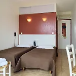 Hotel Alata מלון